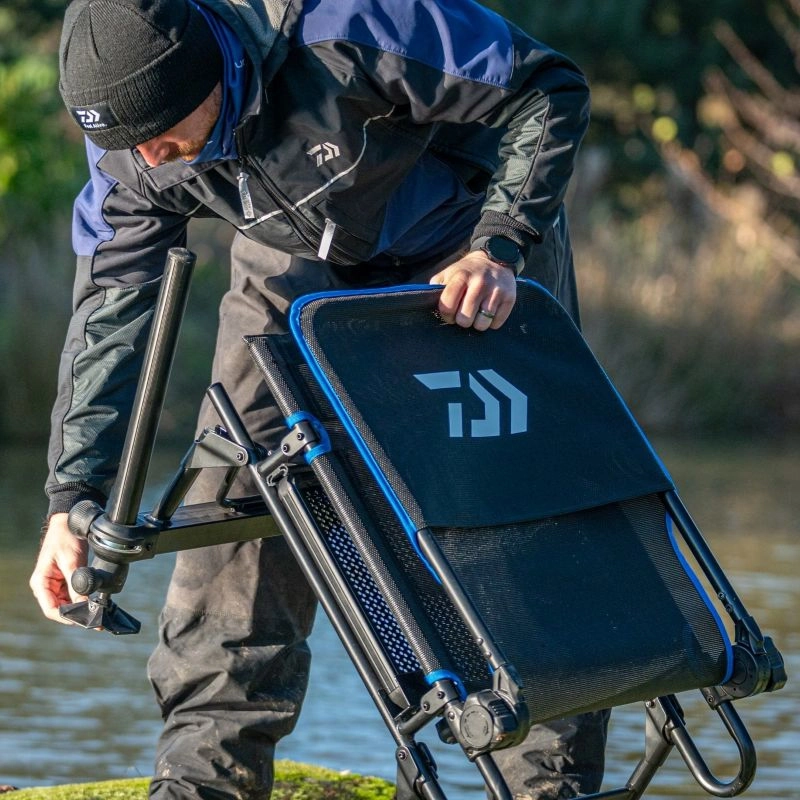 Daiwa Slide Tray Feeder Chair